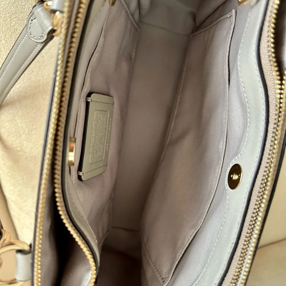 Coach preloved classy